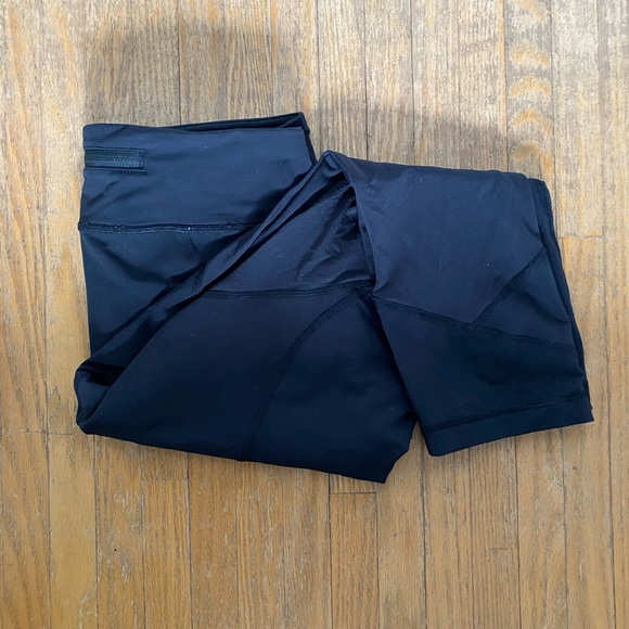 Black Lululemon 3/4 Length Leggings - Picture 5 of 6